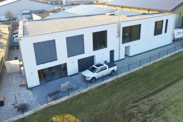 Luxus trifft Vielseitigkeit – Exklusives Anwesen mit Neubauvilla, Pension und Tennishalle, 91233 Neunkirchen am Sand, Haus